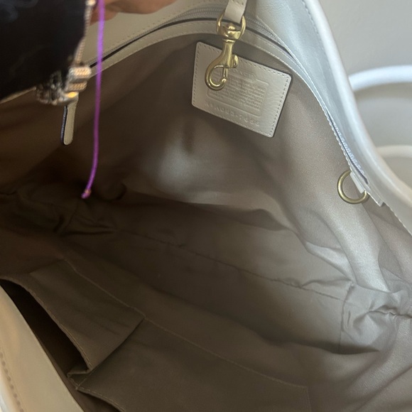 Coach Cream Structured Shoulder Bag with Timeless Design - Picture 9 of 9